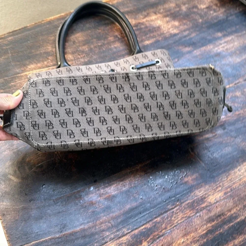 Dooney & Bourke authentic  classic vintage Handbag Gray & Black